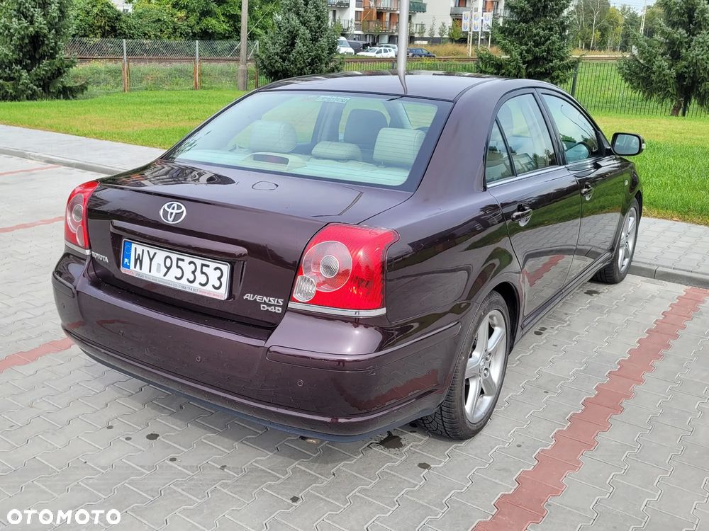 Toyota Avensis 2.2 D-4D X Premium - 4