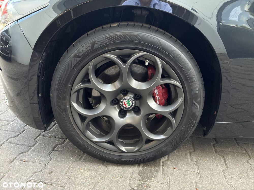 Alfa Romeo Giulia 2.0 Turbo - 17