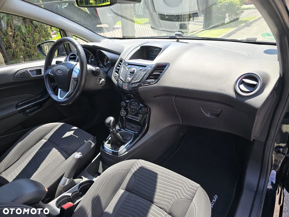Ford Fiesta 1.0 EcoBoost Titanium X - 32