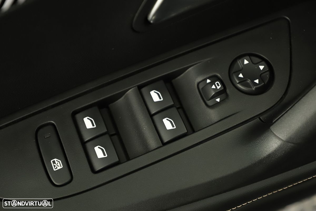 Peugeot 2008 1.2 PureTech Allure - 23