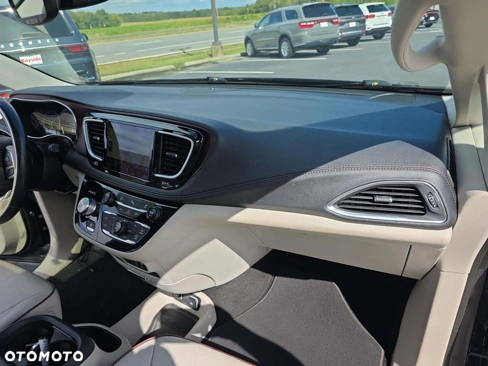 Chrysler Pacifica - 9