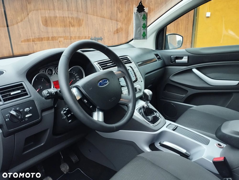 Ford Kuga 2.0 TDCi 2x4 Titanium - 15