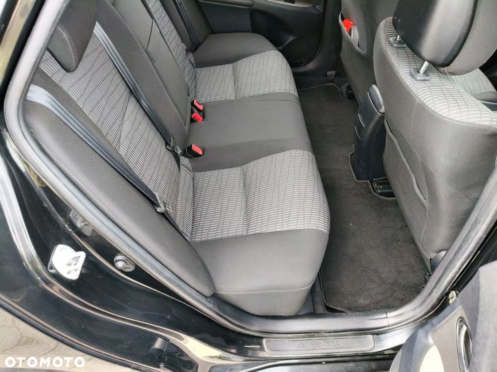 Toyota Avensis 1.8 Sol plus NAVI - 8