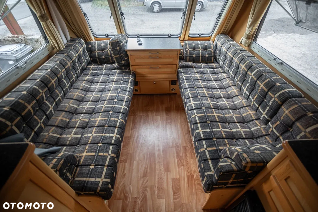 Elddis Crusader Hurricane - 25