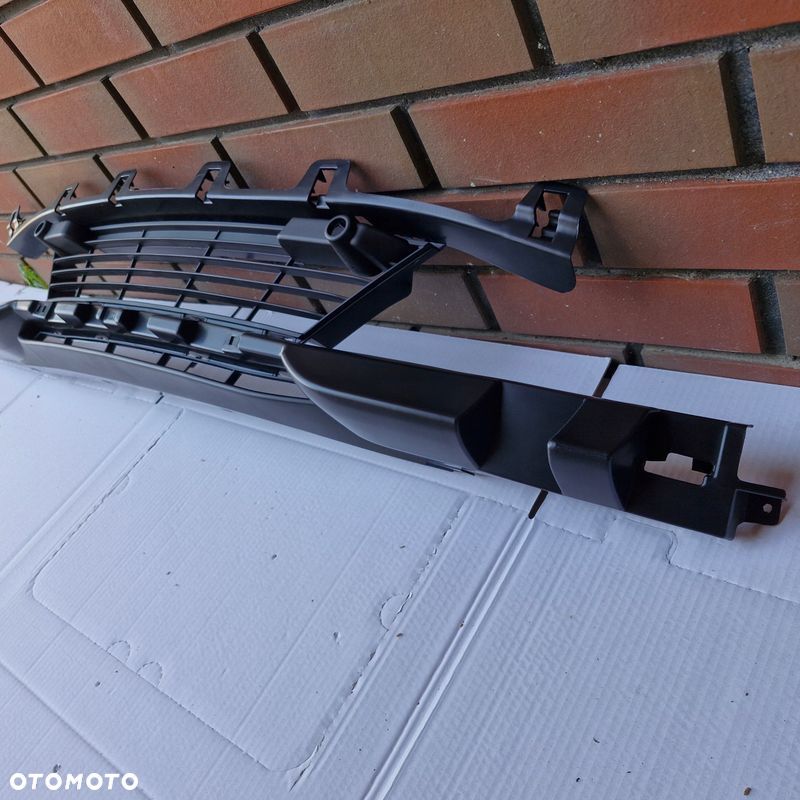WKŁADKA WLOTU POWIETRZA BMW F30 51117284812 - 2