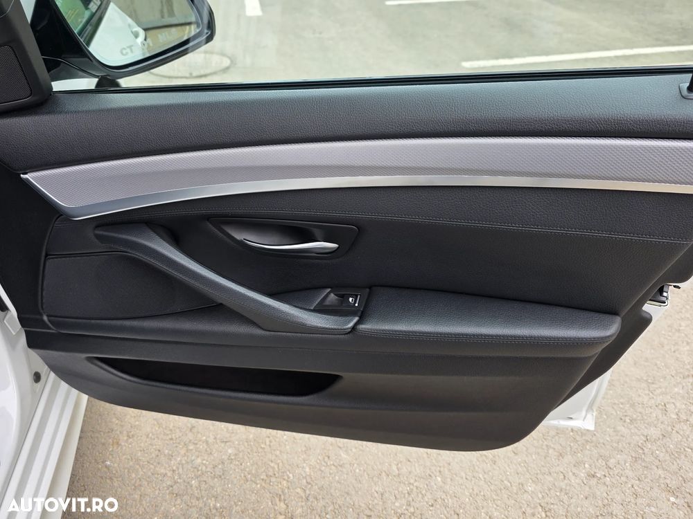 BMW Seria 5 525d xDrive AT - 36