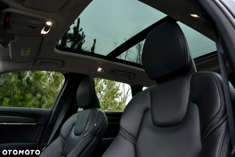 Volvo V90 Cross Country - 24