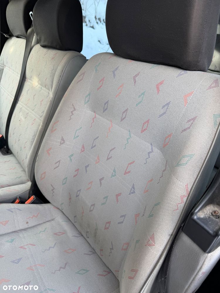 Volkswagen Caravelle - 12