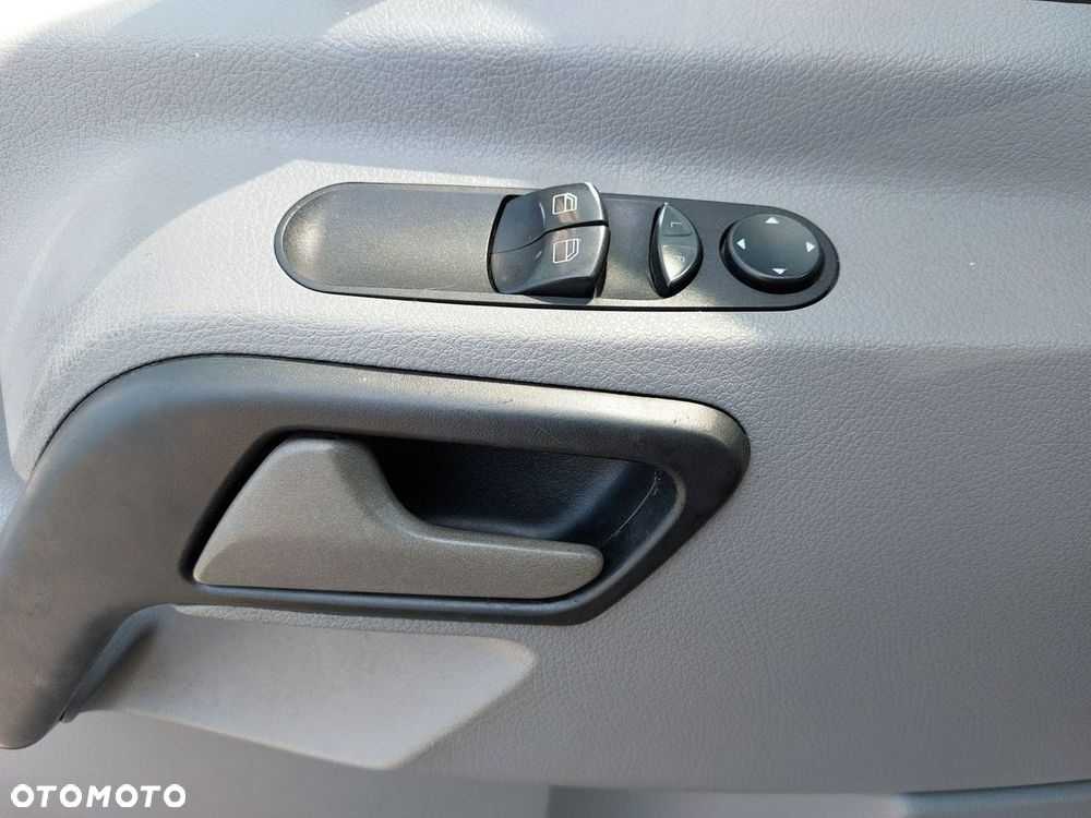 Mercedes-Benz Sprinter - 17