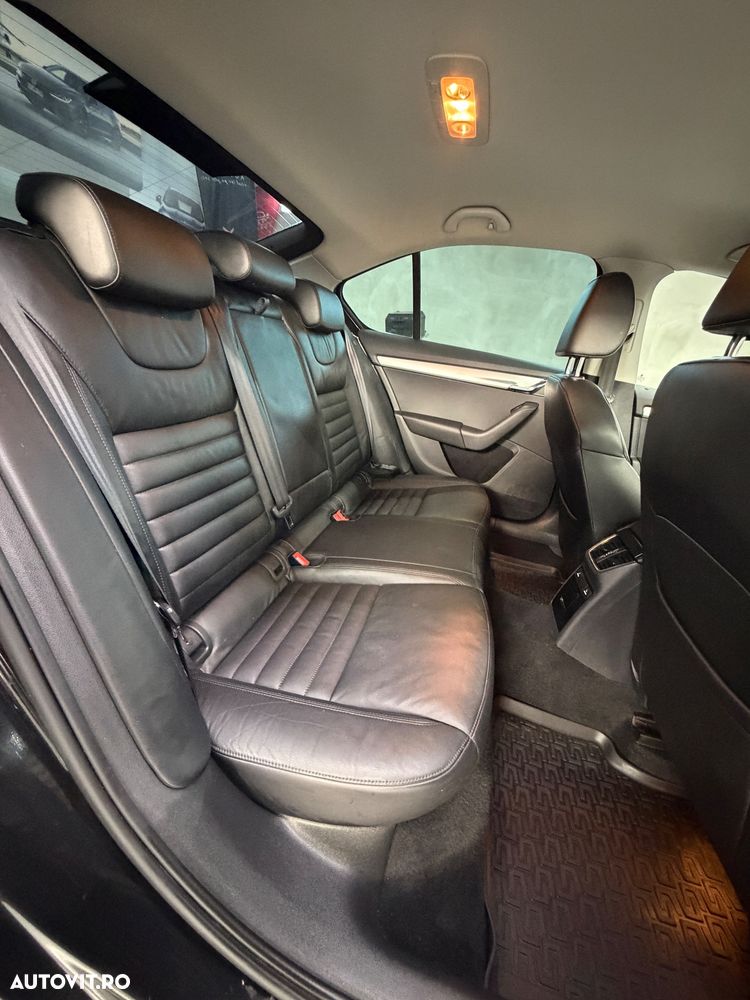 Skoda Octavia 2.0 TDI DSG 4X4 RS - 20