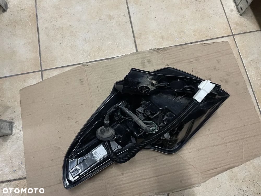 Lampa / reflektor Toyota RAV-4 | RAV4 IV LIFT - prawy tył (ORYGINALNE) - 2