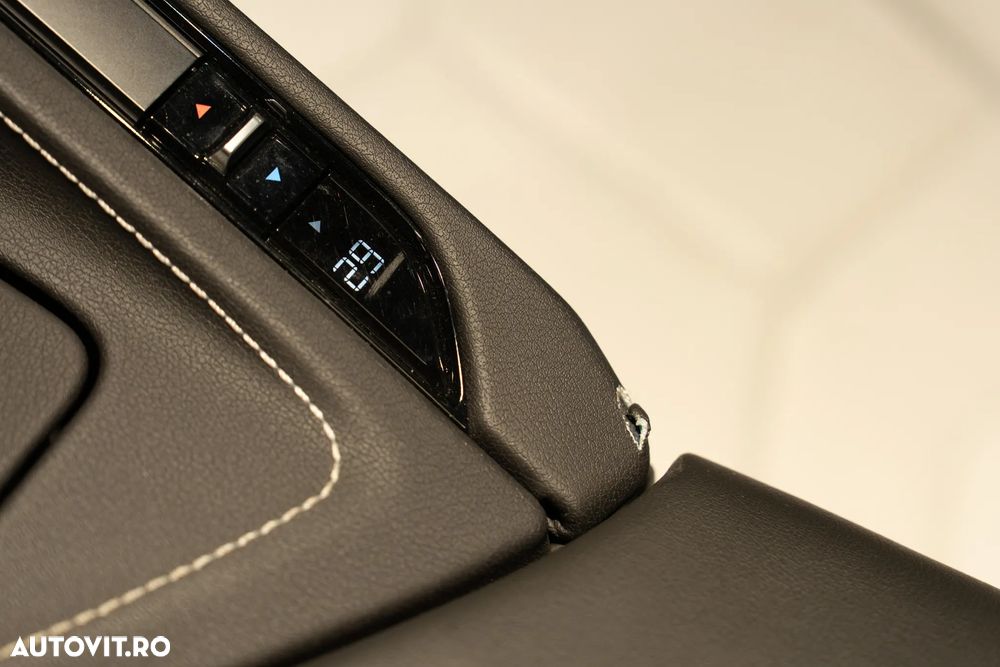 Chevrolet Corvette - 23