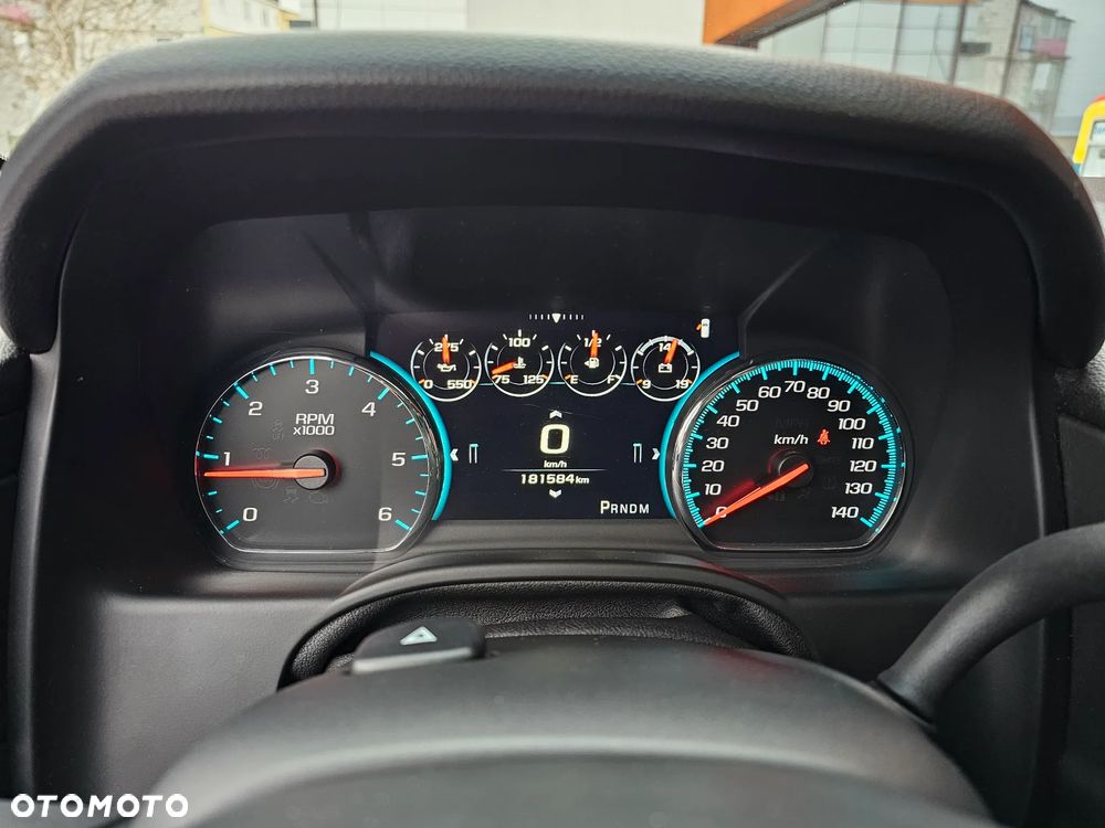 Chevrolet Suburban - 28