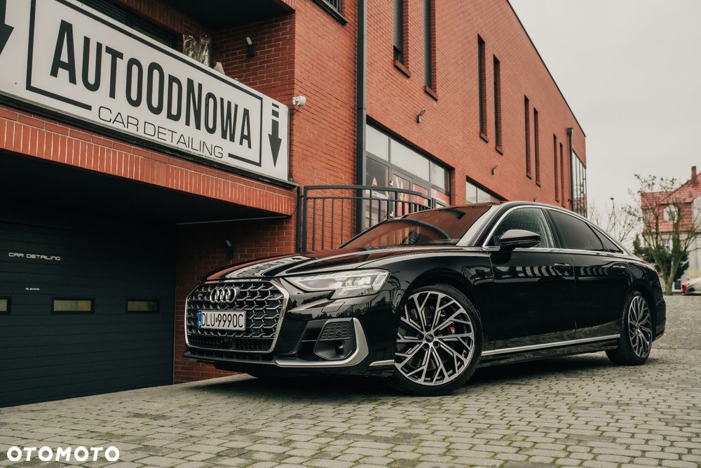 Audi S8 - 2