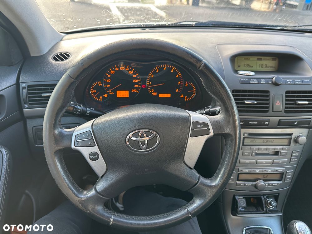 Toyota Avensis 1.8 VVT-i Sol - 2