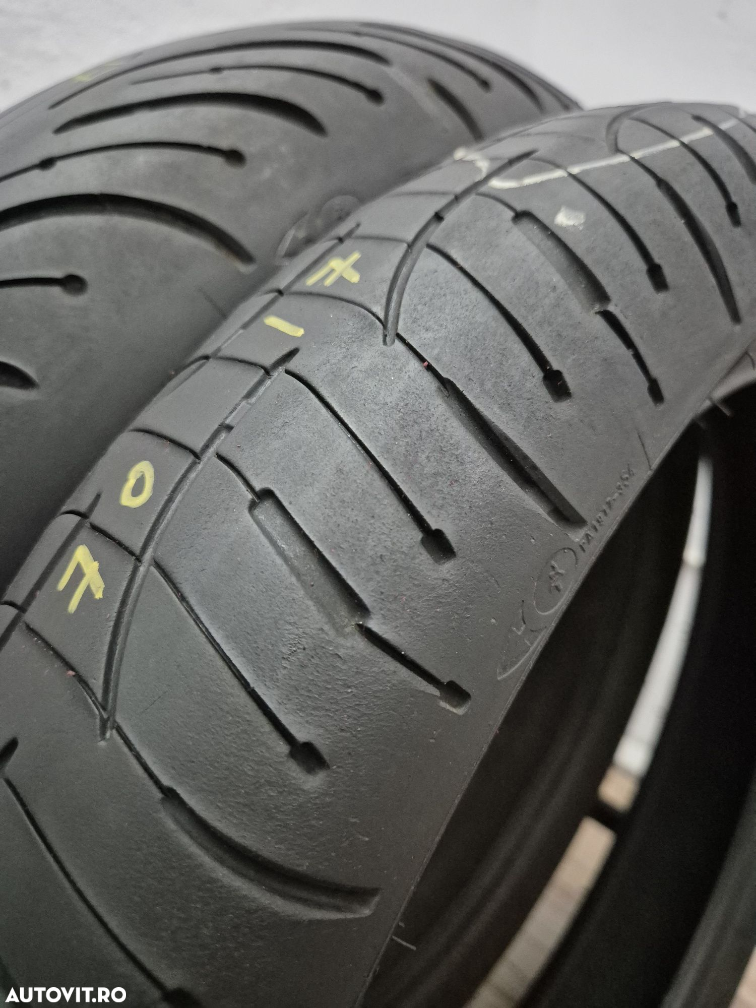 Set anvelope moto 120 70 17 cu 180 55 17 Michelin road 4 - 2
