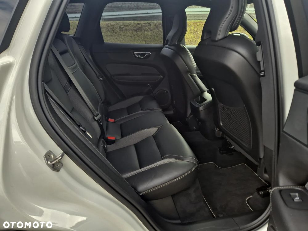 Volvo XC 60 B4 B R-Design - 22