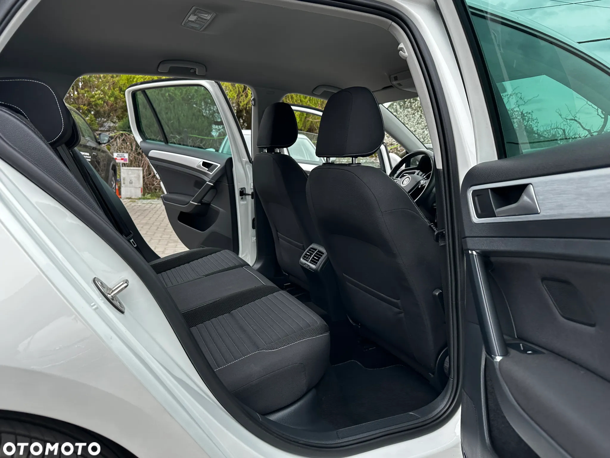 Volkswagen Golf - 25