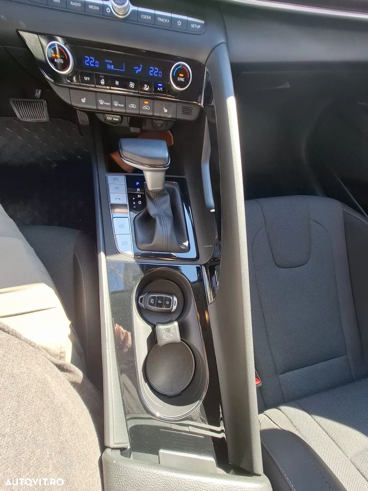 Hyundai Elantra 1.6 l 123 CP CVT Exclusive Navi - 12