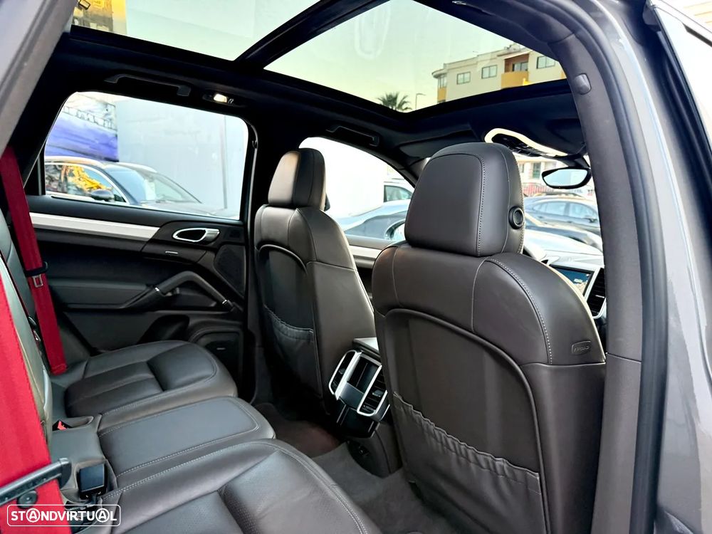 Porsche Cayenne S Hybrid - 32