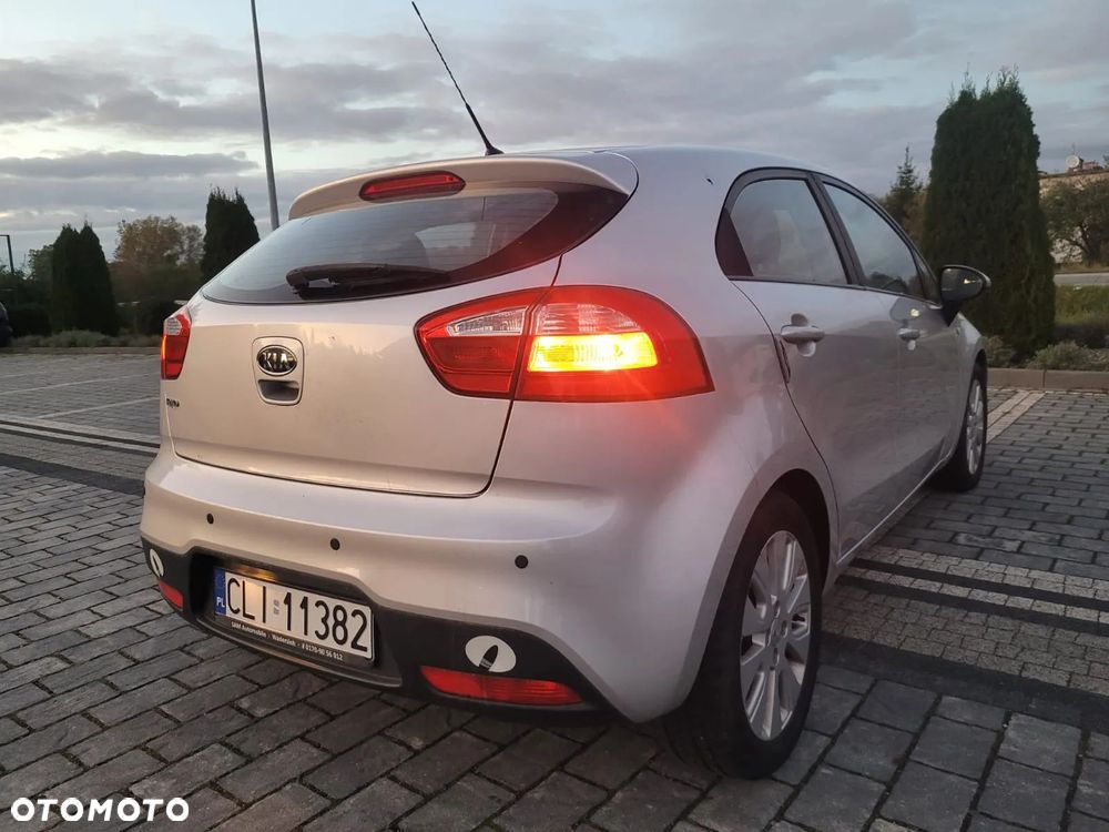Kia Rio 1.2 Fifa World Cup Edition - 3