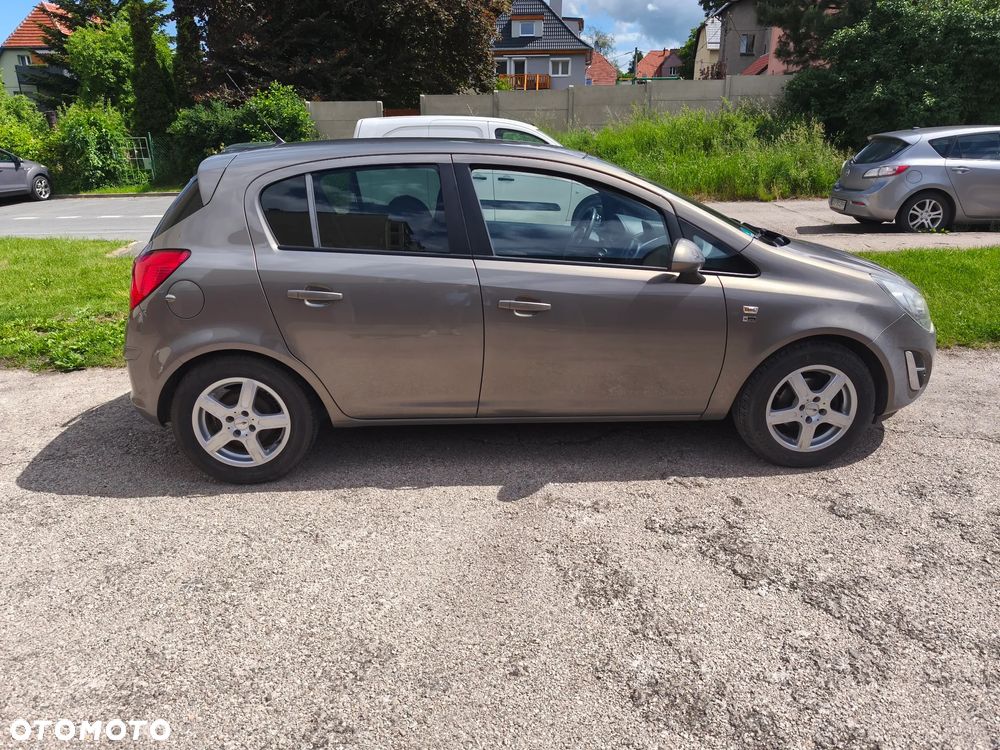 Opel Corsa 1.4 16V Color Edition - 9