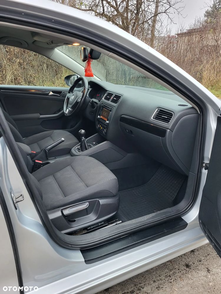 Volkswagen Jetta 1.6 TDI Blue Motion Technology Comfortline - 6
