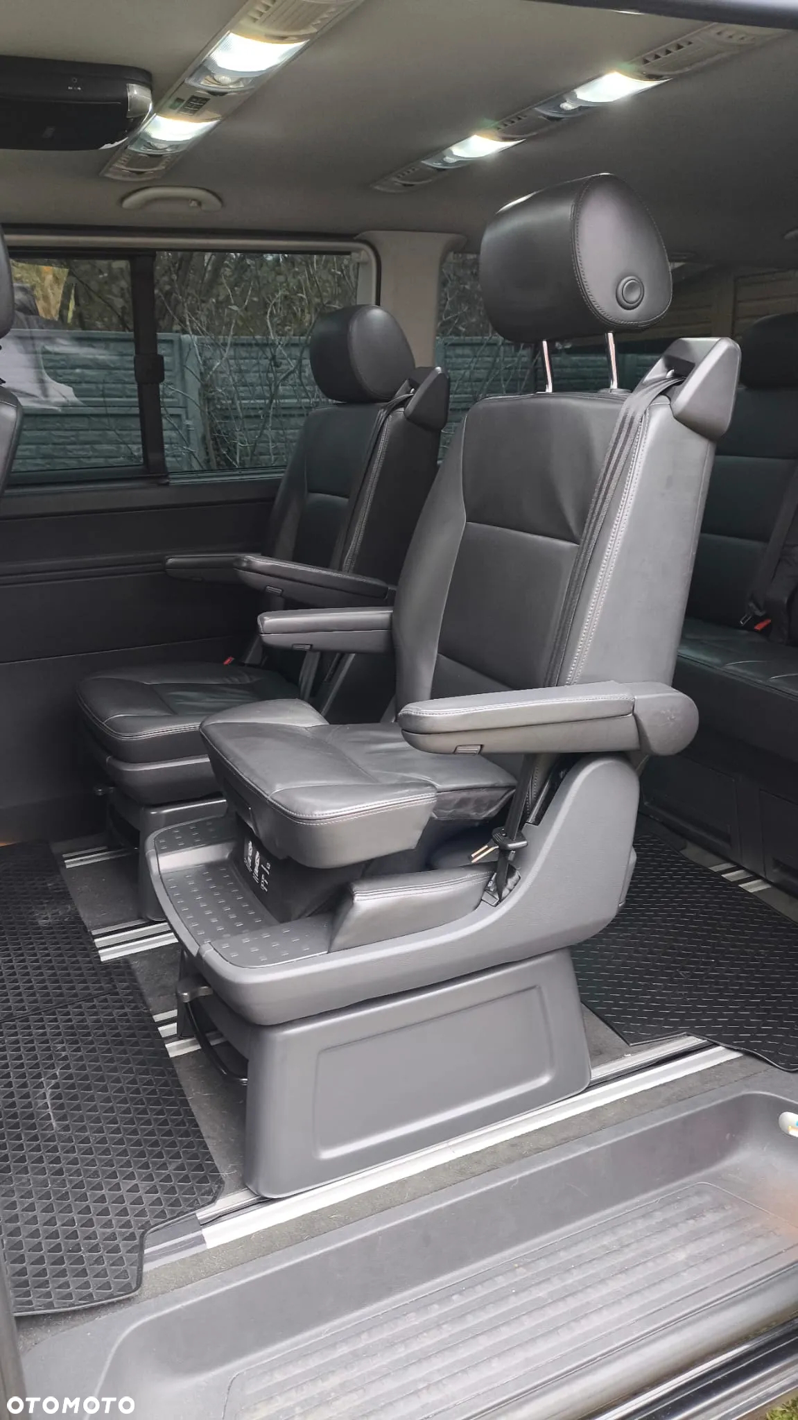 Volkswagen Multivan - 8