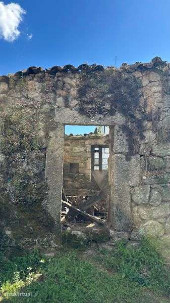 Casa em ruínas para reconstrução em Prados - Celorico da Beira - Grande imagem: 4/9