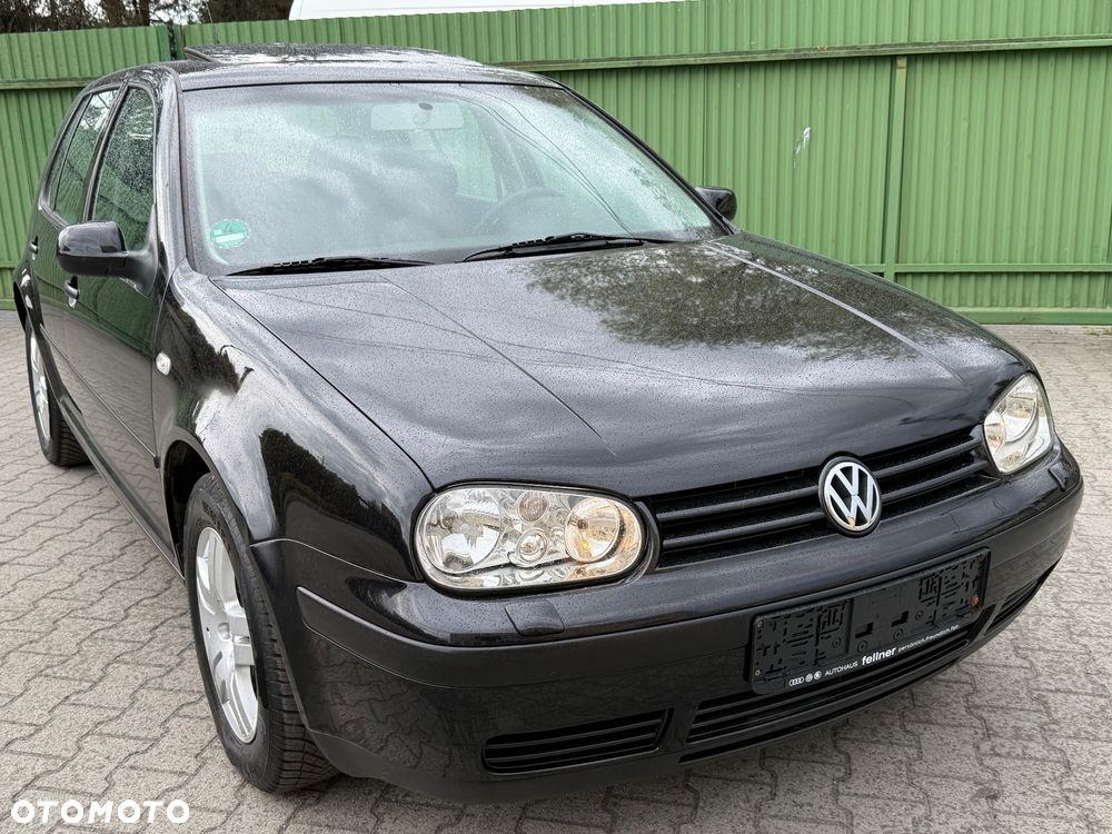 Volkswagen Golf - 1