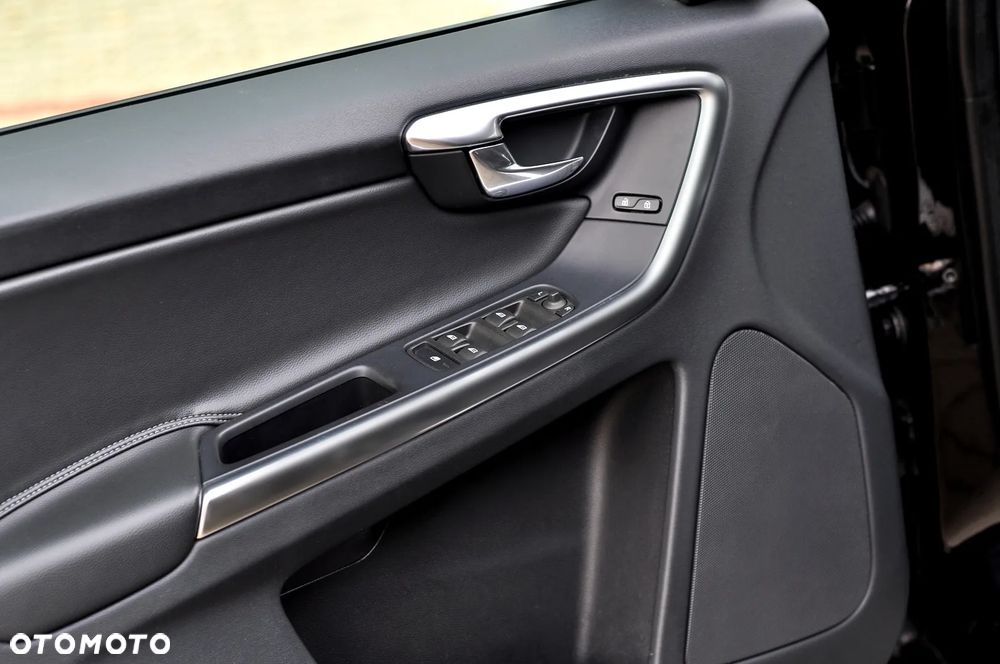 Volvo XC 60 D4 Geartronic Summum - 16