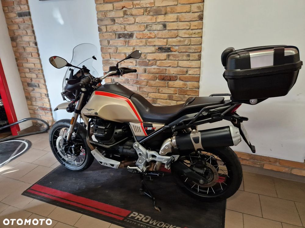 Moto Guzzi V85 - 8