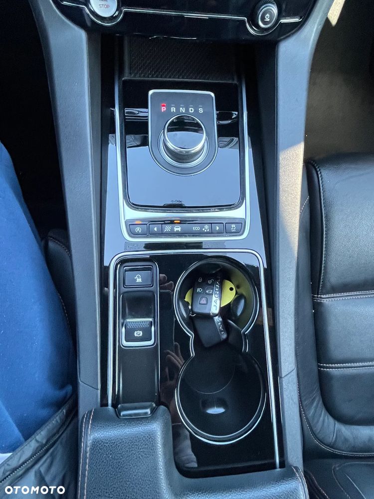 Jaguar F-Pace 20d Portfolio - 30
