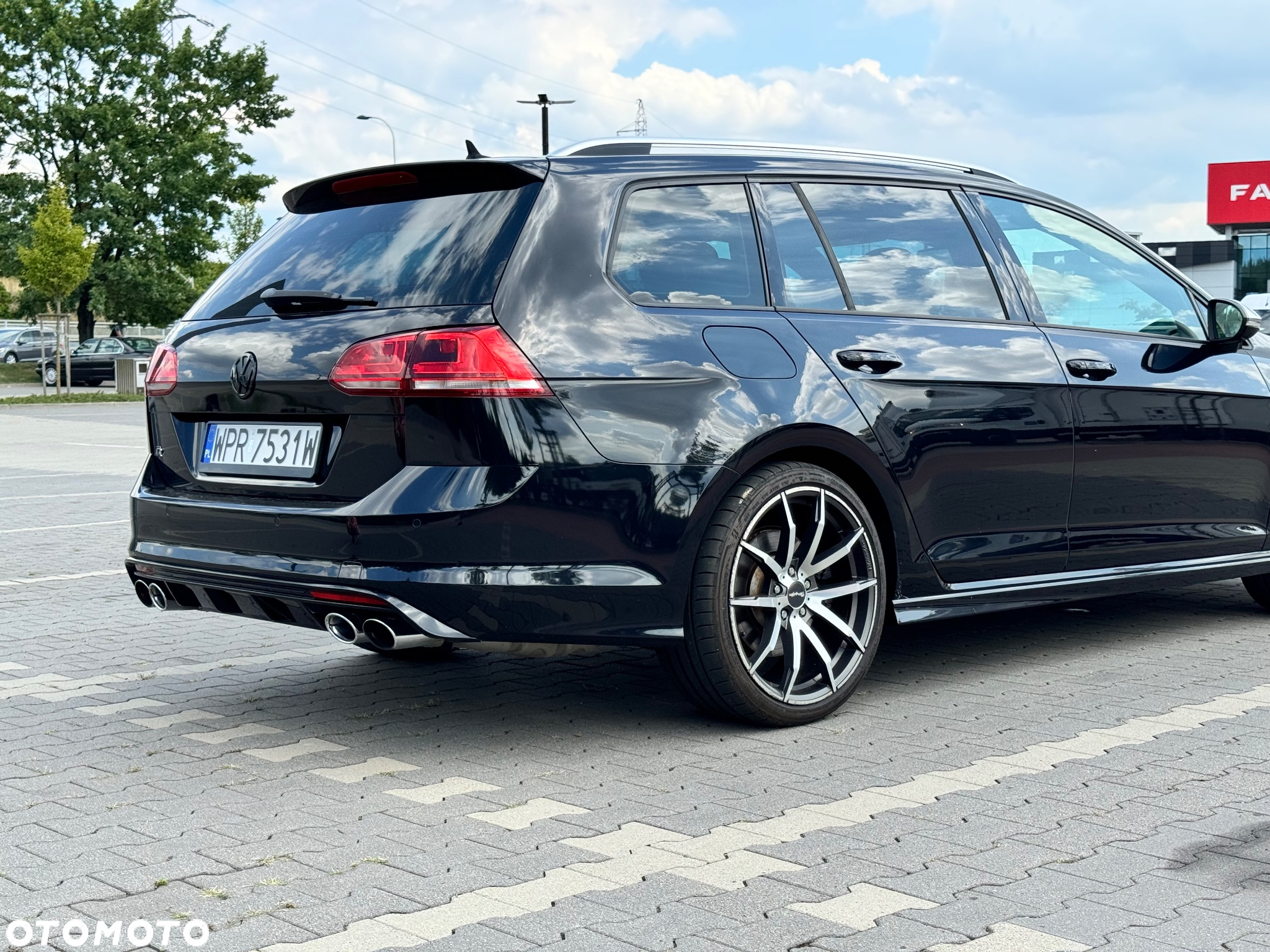 Volkswagen Golf Variant R 4Motion BlueMotion Technology DSG - 7