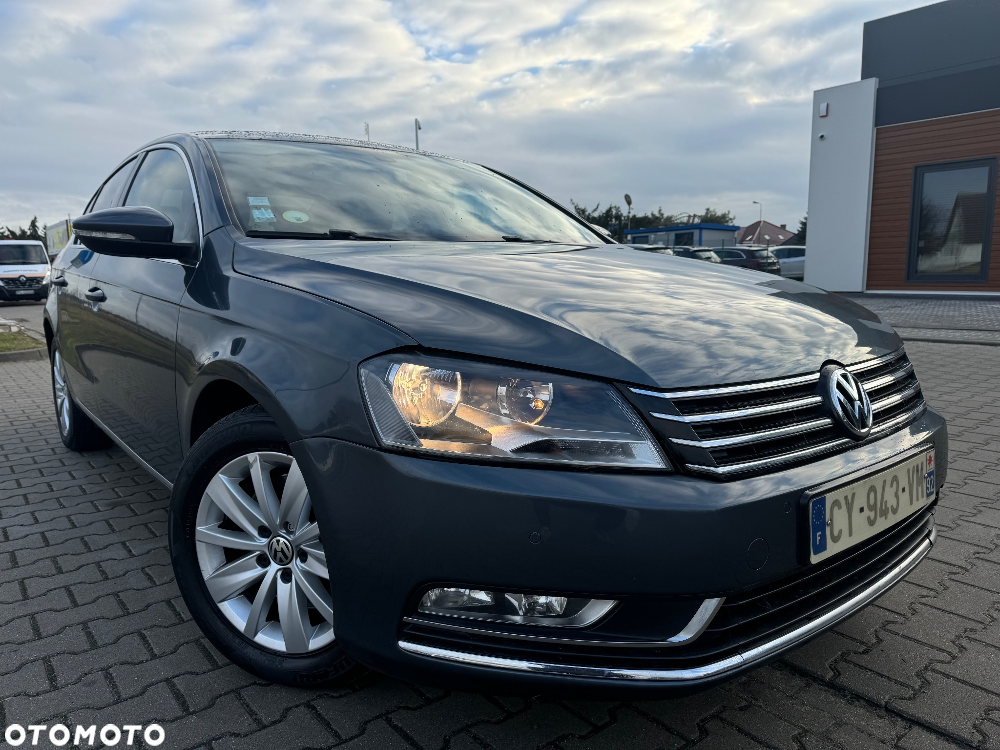 Volkswagen Passat - 13