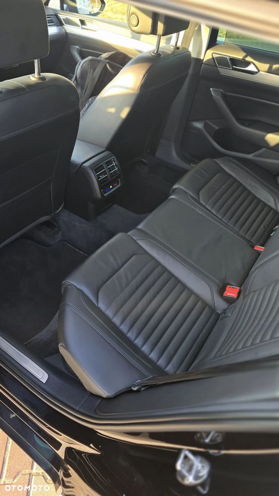 Volkswagen Passat - 16