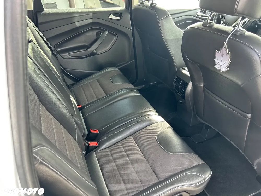 Ford Kuga 2.0 TDCi 2x4 Titanium - 12