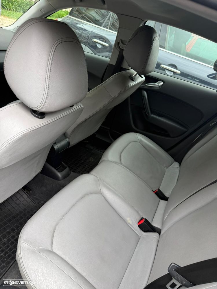 Audi A1 Sportback 1.6 TDi S-line S tronic - 6