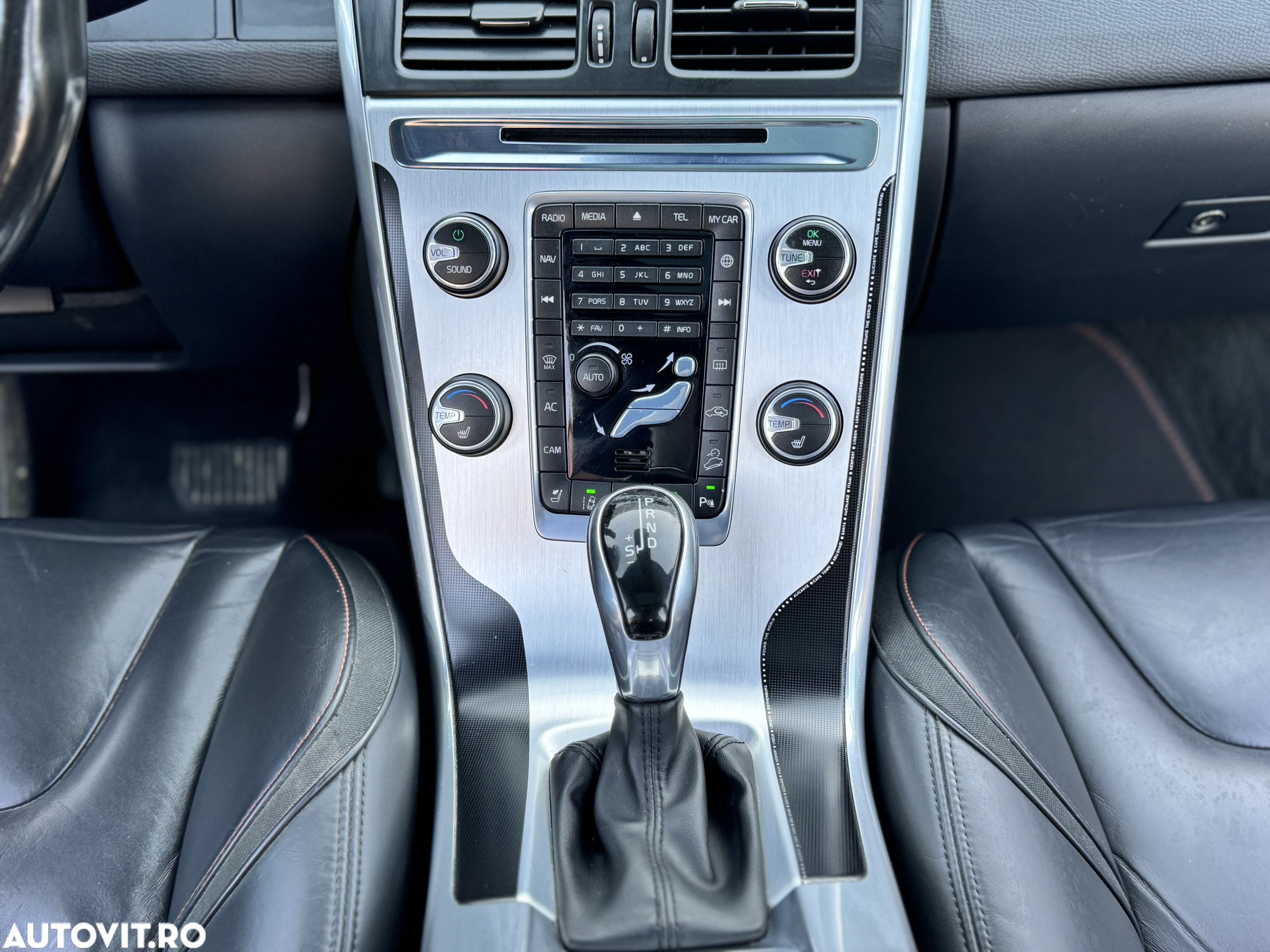 Volvo XC 60 D4 AWD Geartronic Summum - 27