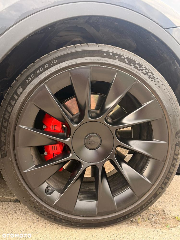 Tesla Model Y - 7