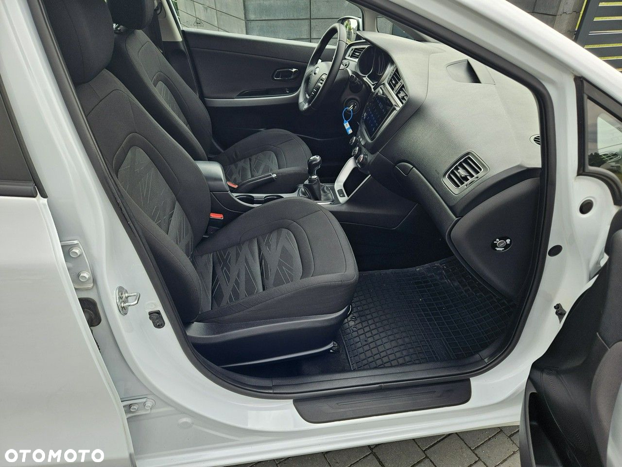 Kia Ceed - 10