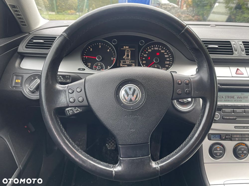 Volkswagen Passat 2.0 TDI DPF BlueMotion Technology Trendline - 16