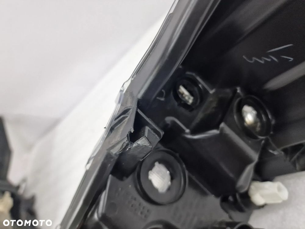 TOYOTA YARIS IV 19- LEWA / PRAWA ZWYKŁA SOCZEWKA LAMPA PRZEDNIA PRZÓD , NR KOITO K0-6 , NR AUKCJI LA47 - 13