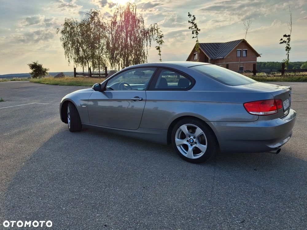 BMW Seria 3 320i - 5