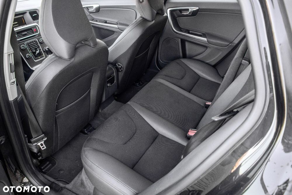 Volvo V60 T3 Momentum - 9
