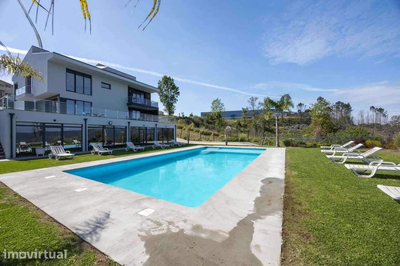 Moradia T5+1 | 4 Frentes | Jardim | Piscina | 5 Suites | Renovada - Grande imagem: 3/60