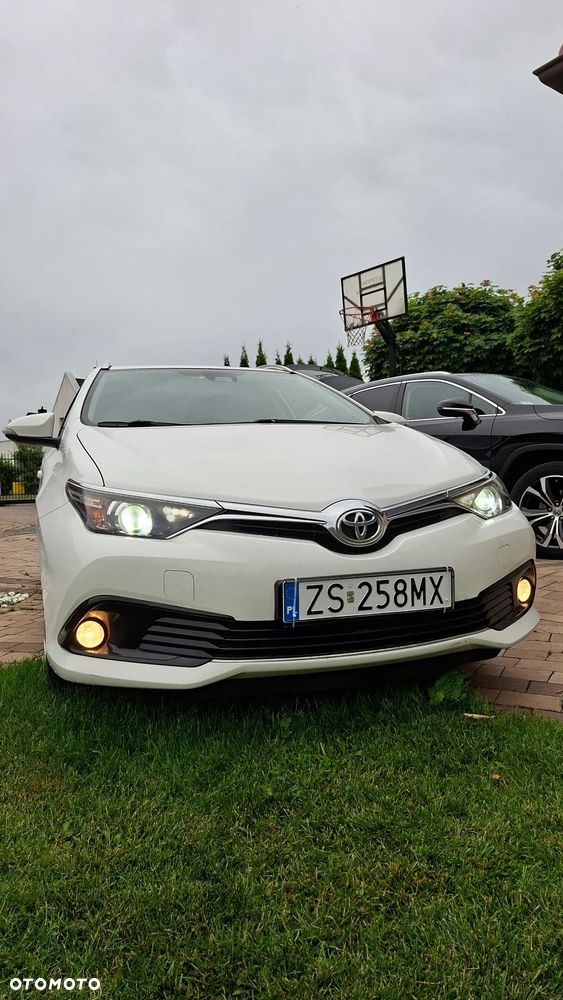 Toyota Auris 1.6 Premium - 1