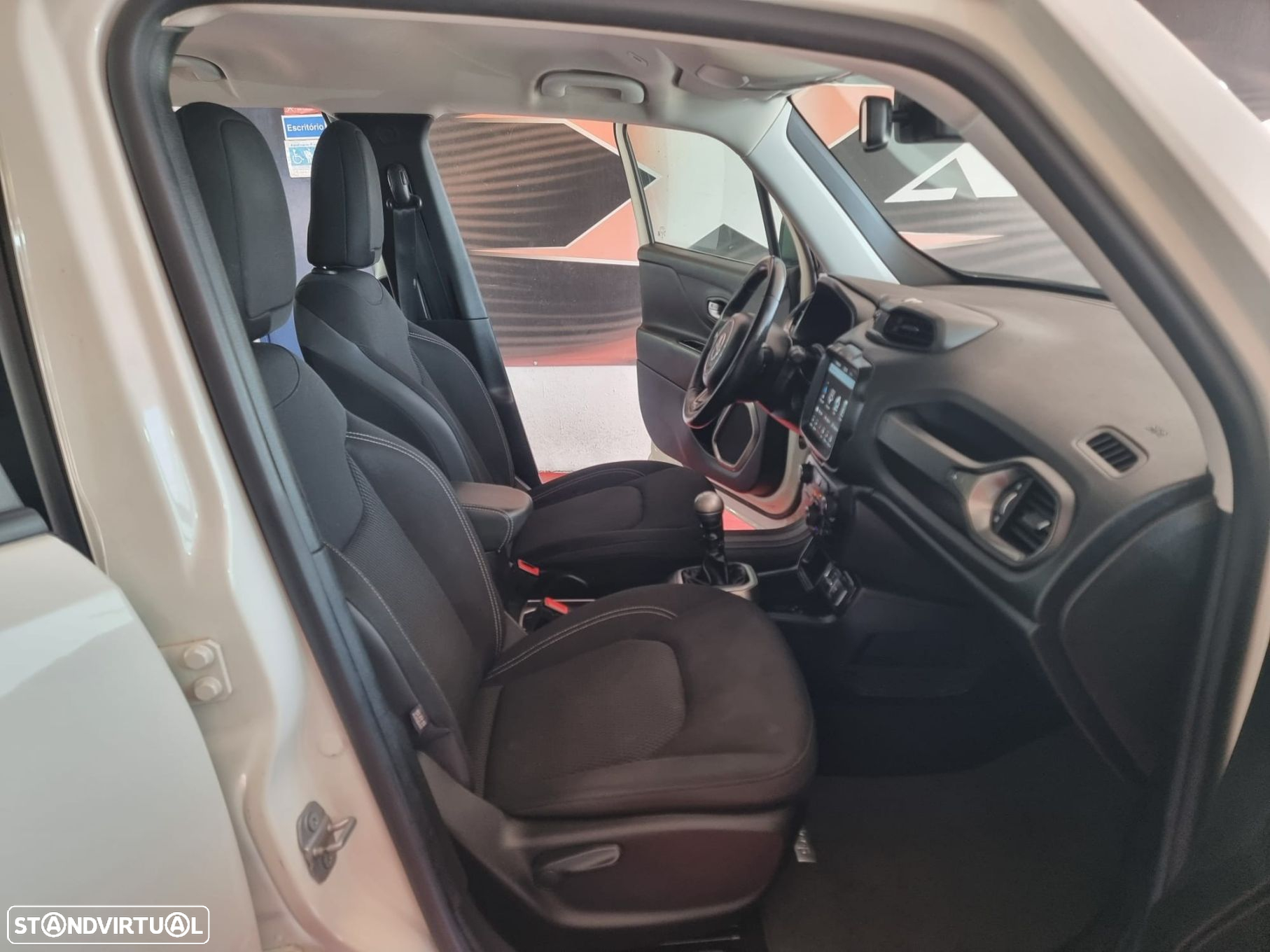 Jeep Renegade 1.0 T Limited - 16