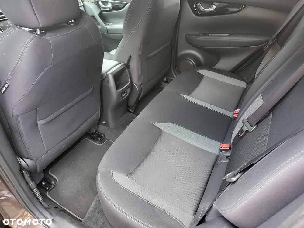 Nissan Qashqai 1.3 DIG-T N-WAY - 24