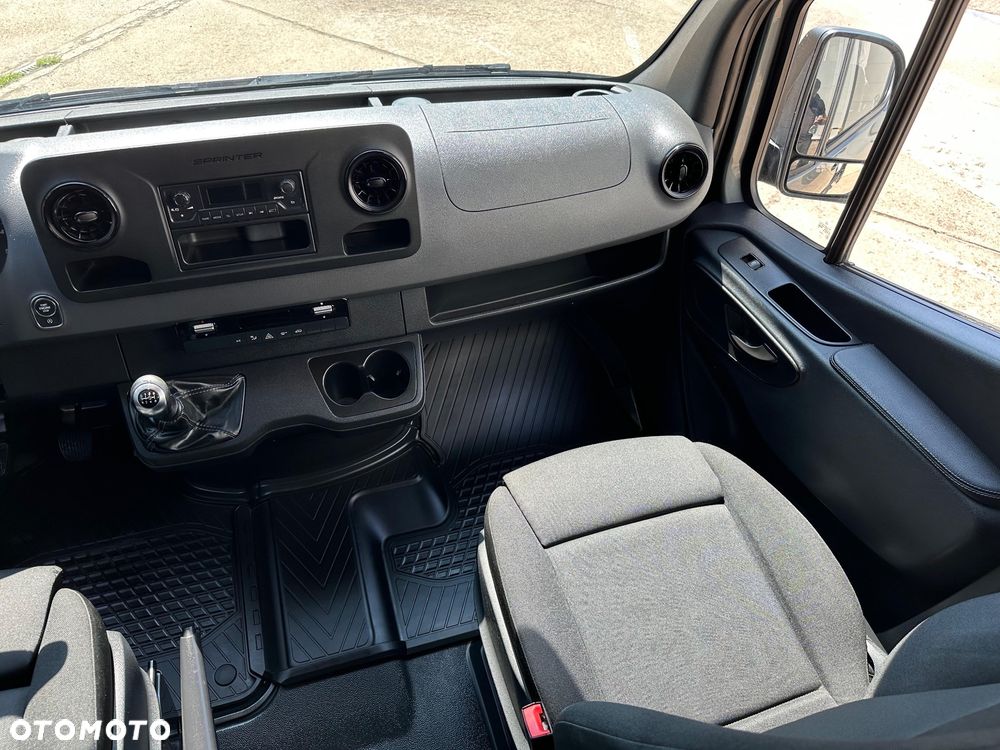 Mercedes-Benz Sprinter - 10